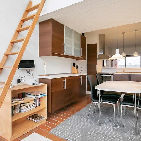 Xxxi Apartment *